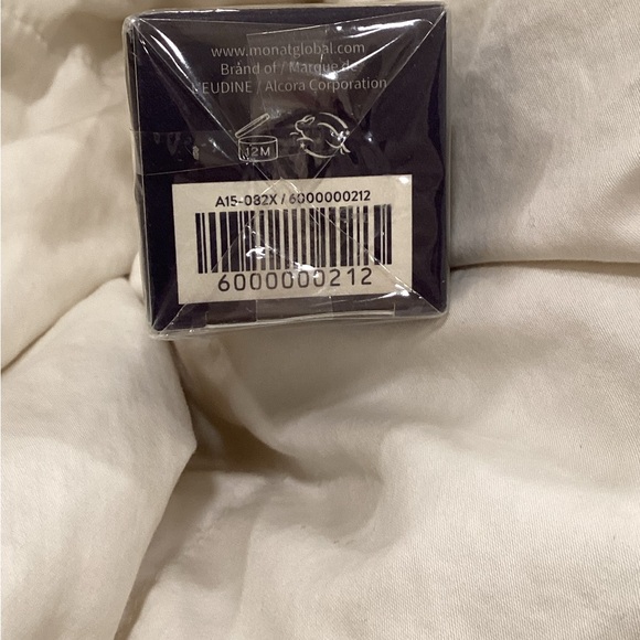 Rejuveniqe by Monat Purple Hair Treatment & Mask - Picture 2 of 7